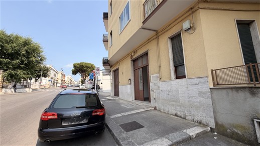 Centrale Locale Artigianale a Piano Terra e Pertinenziale Deposito al Piano S1